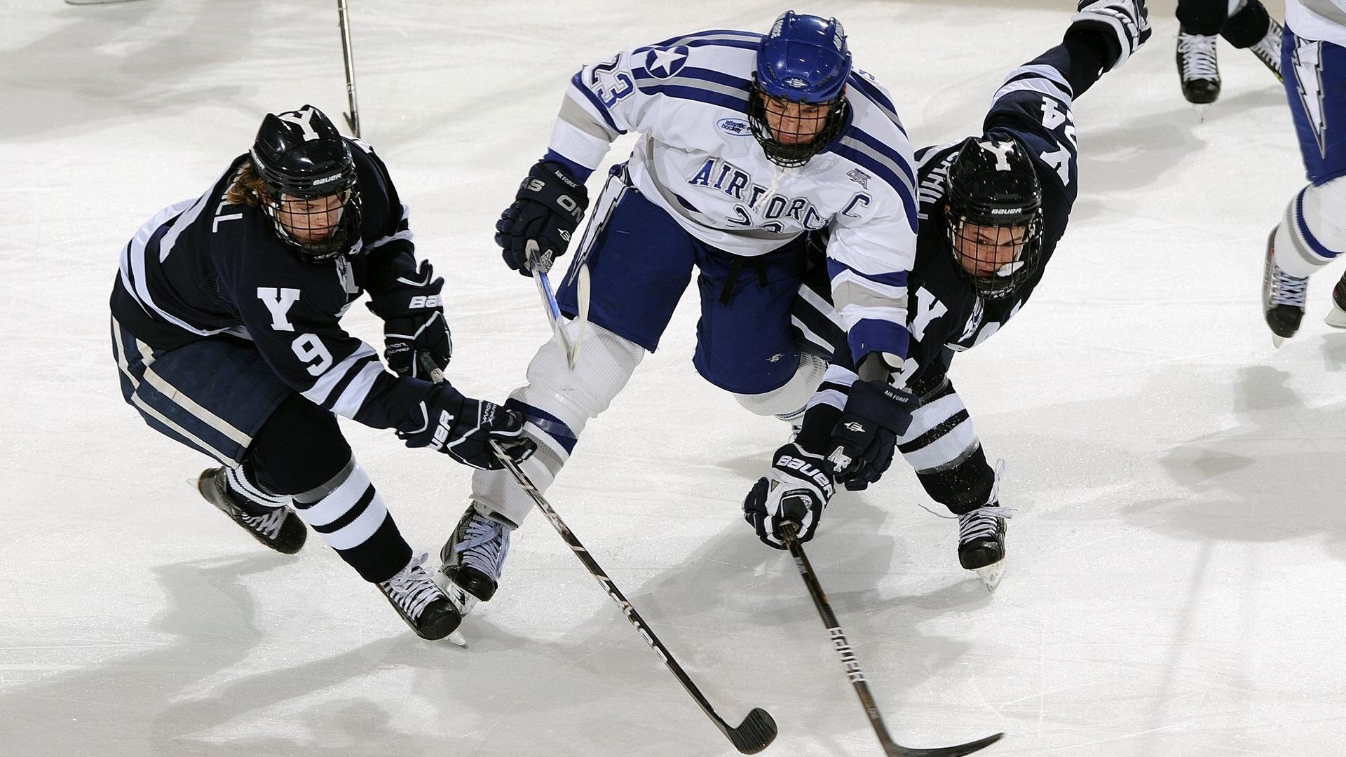 队员间配合默契，换人策略得当，队员配合的重要性